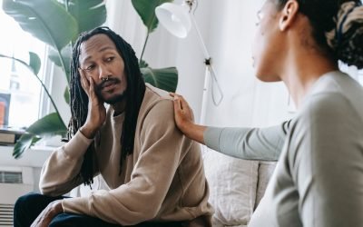 ‘Oh that happened to me, too!’ Sharing your experiences in conversation is common but sometimes it’s best to just listen